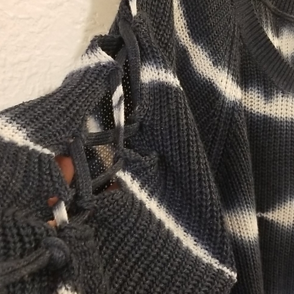 Lightweight by Torrid - Picture 3 of 4